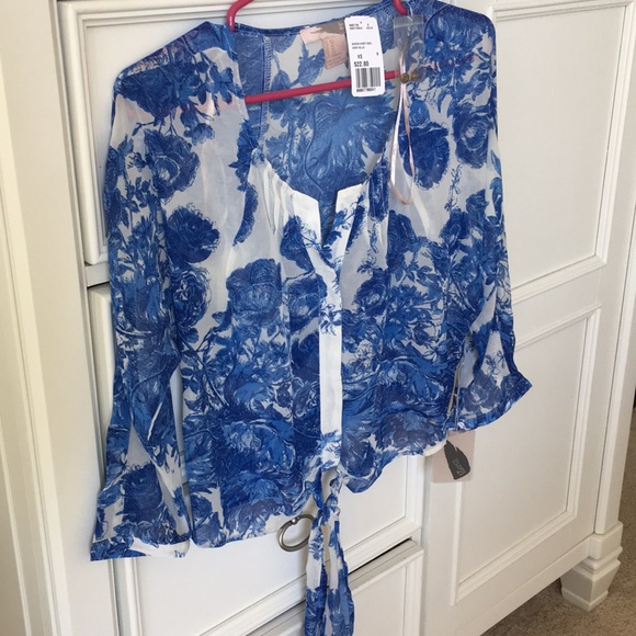 Forever 21 front tie blouse - Picture 4 of 4